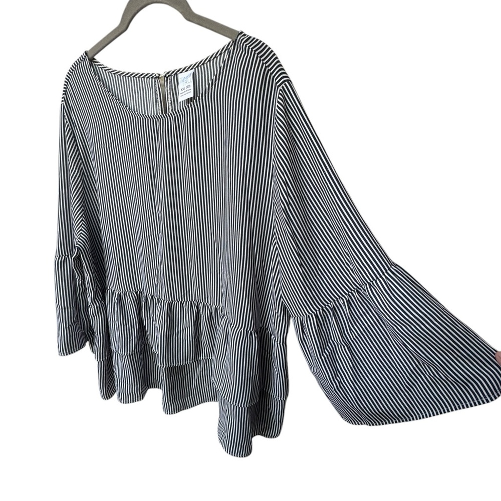 Time & Tru Navy & White Vertical Striped Top size 20 - Picture 4 of 7